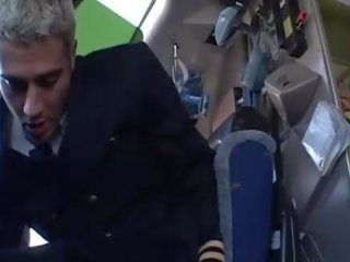 Grūti xxx video ar ļoti groovy stewardesses