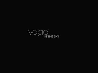Suave arte ioga em o sky