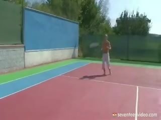 Bionda tennis padrona