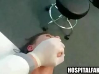 Пациент получава прецака и cummed на от тя medic