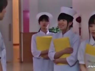 Привлекателен азиатки медицинска сестра получава тя путка втрива part5