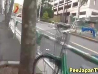 Японки пикня в улица