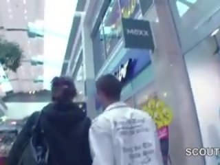 Млад чешки тийн прецака в търговски център за пари от 2 немски youngsters