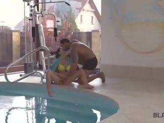 Black4k skitten film med svømming coach, gratis hd voksen video 0c