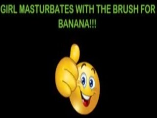 Fascinating dragă masturbates cu the brush pentru mea mare banană
