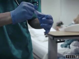 Pure заборона perv медична людина дає підліток пацієнт вагіна огляд