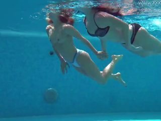 Jessica i lindsay nagi pływanie w the basen: hd x oceniono film pne
