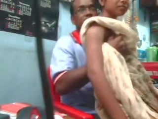 Indisk desi tonåring körd av granne farbror inuti butik