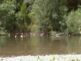 Naturist çekici dörtlü en the nehir, ücretsiz seks video f3