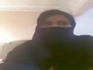 Muslim fräulein vorführung groß brüste, kostenlos öffentlich nacktheit xxx klammer video