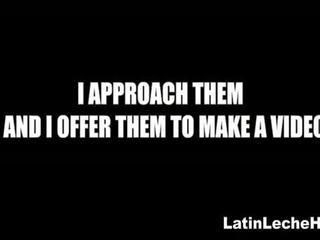 Rakt ung latino tvilling körd för kontanter
